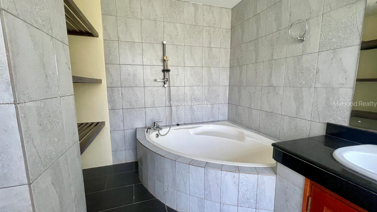 4 Bed House with En Suite in Runda - 8