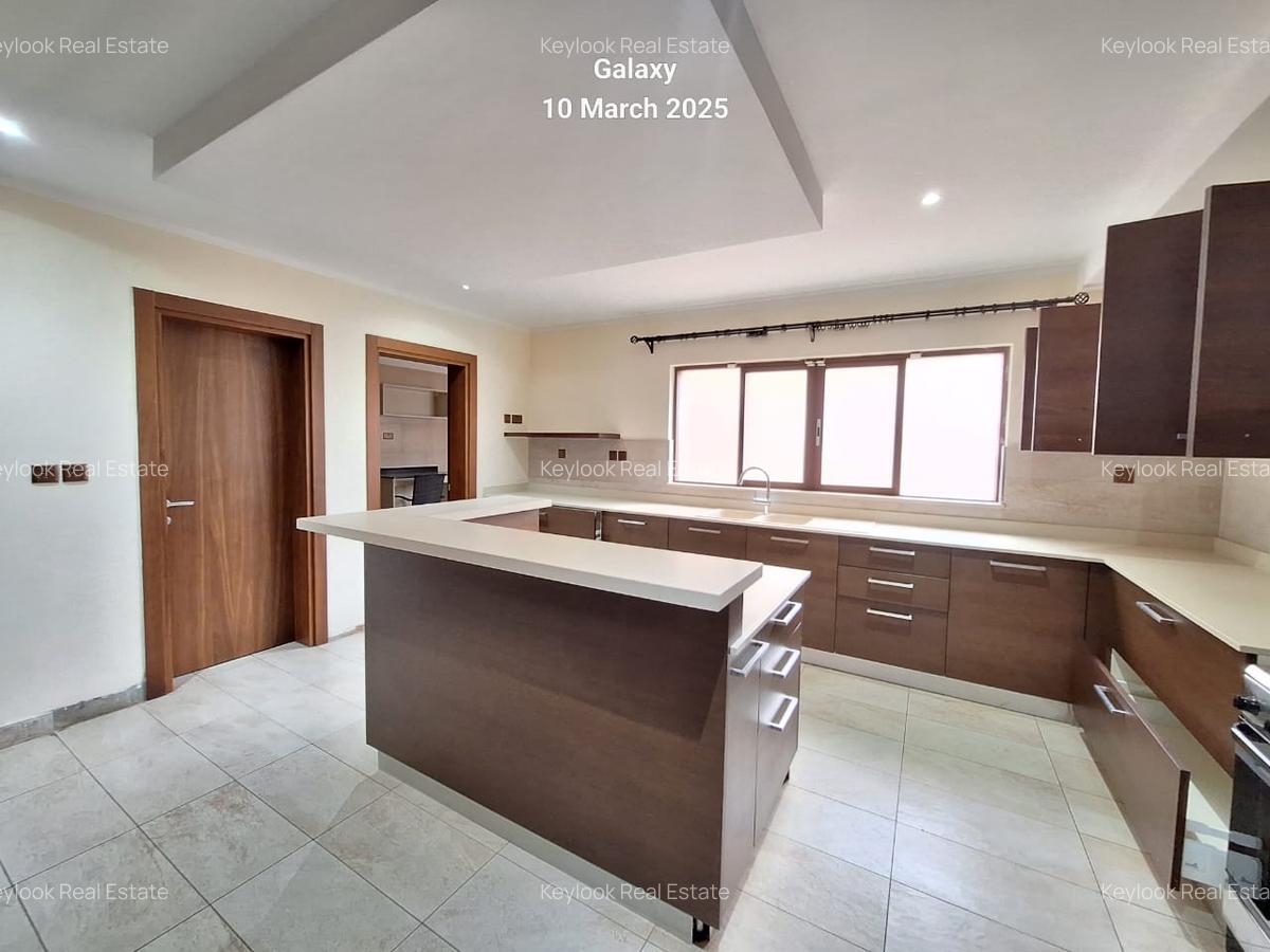 5 Bed Villa with En Suite at Lavington Green - 7