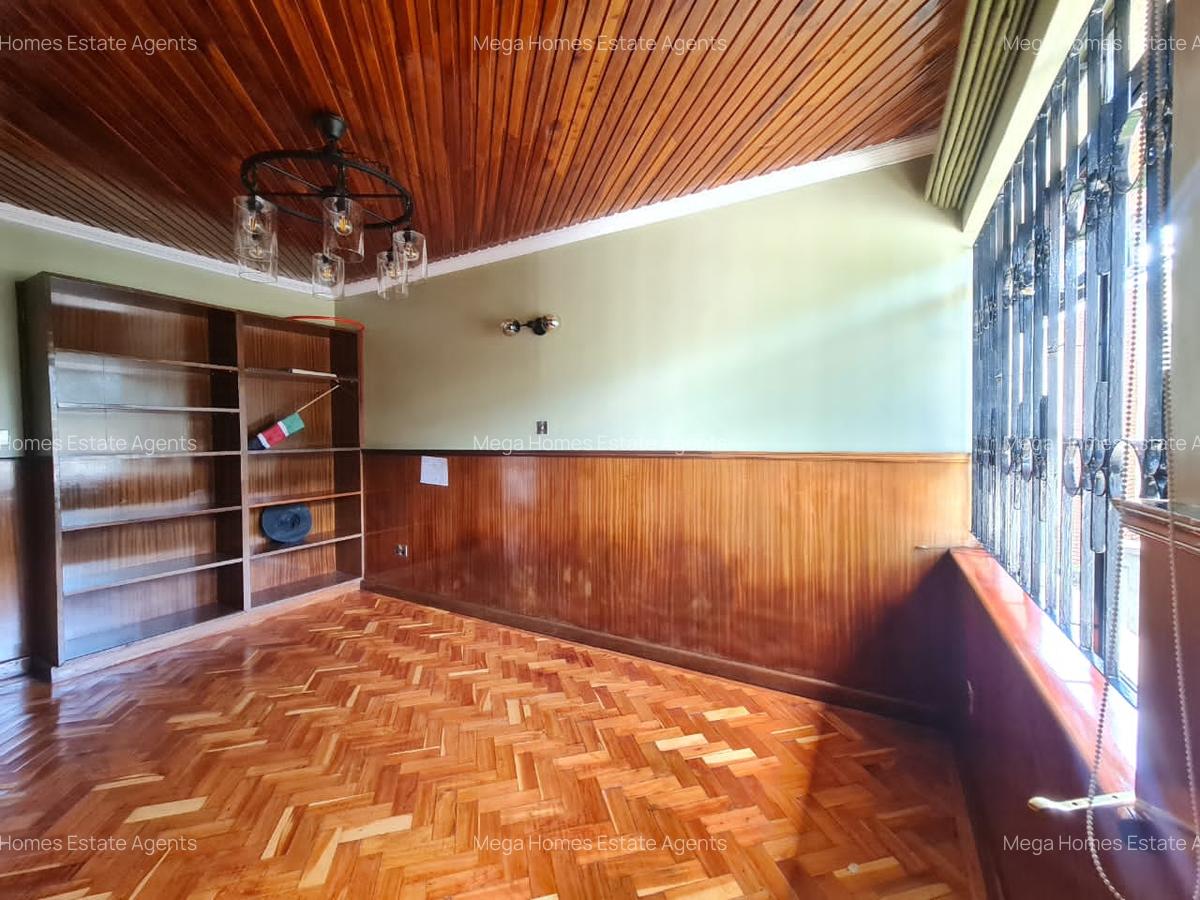 4 Bed House with En Suite in Mountain View - 14