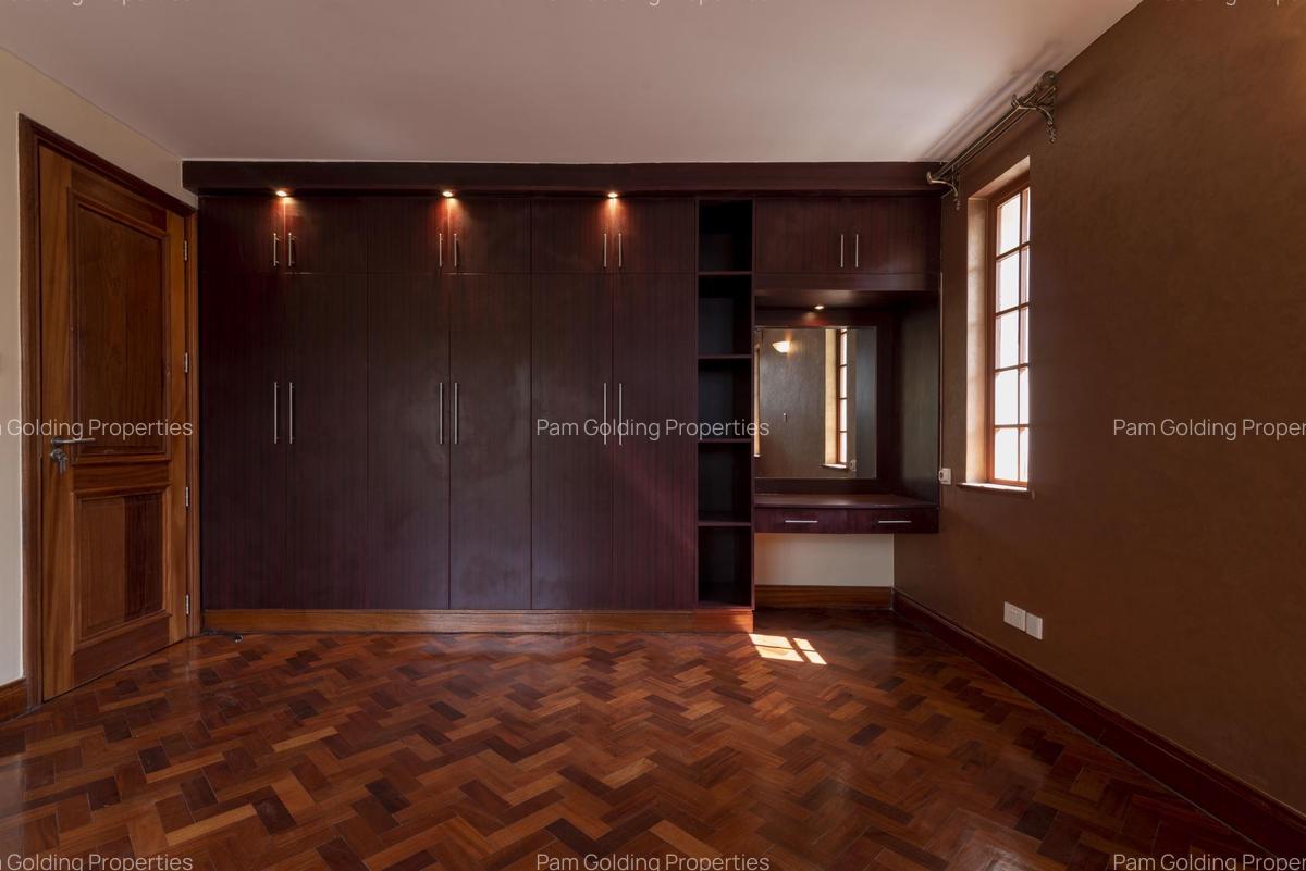 7 Bed House with En Suite in Karen - 12