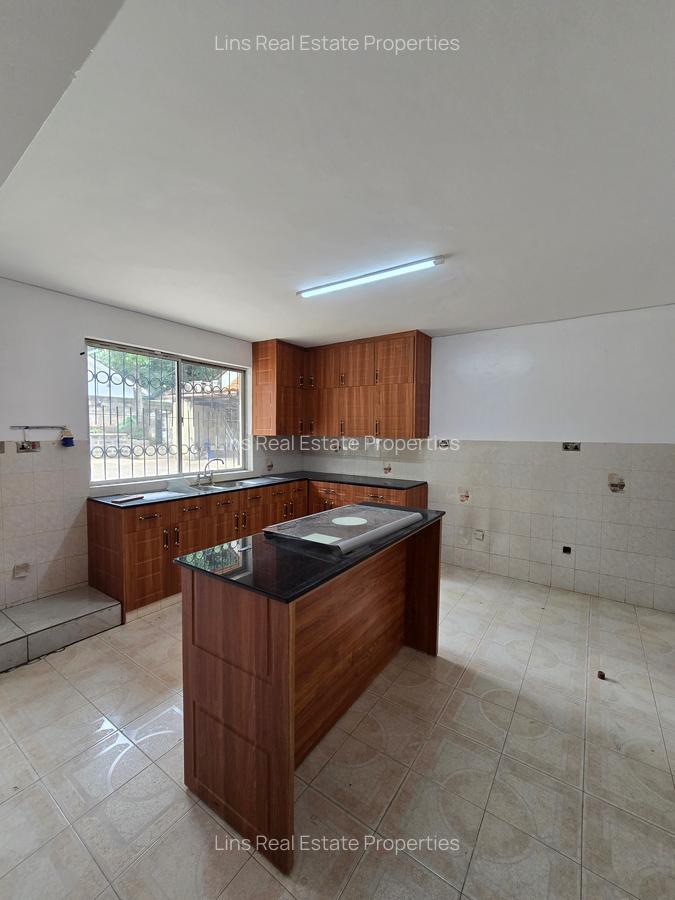 4 Bed Townhouse with En Suite in Kitisuru - 16
