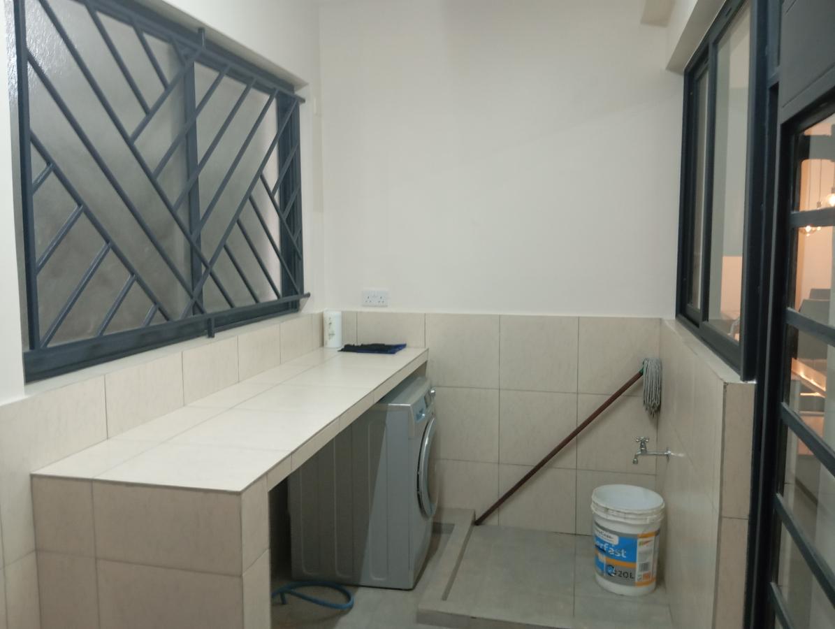 Studio Apartment with En Suite at Parklands Estate - 5