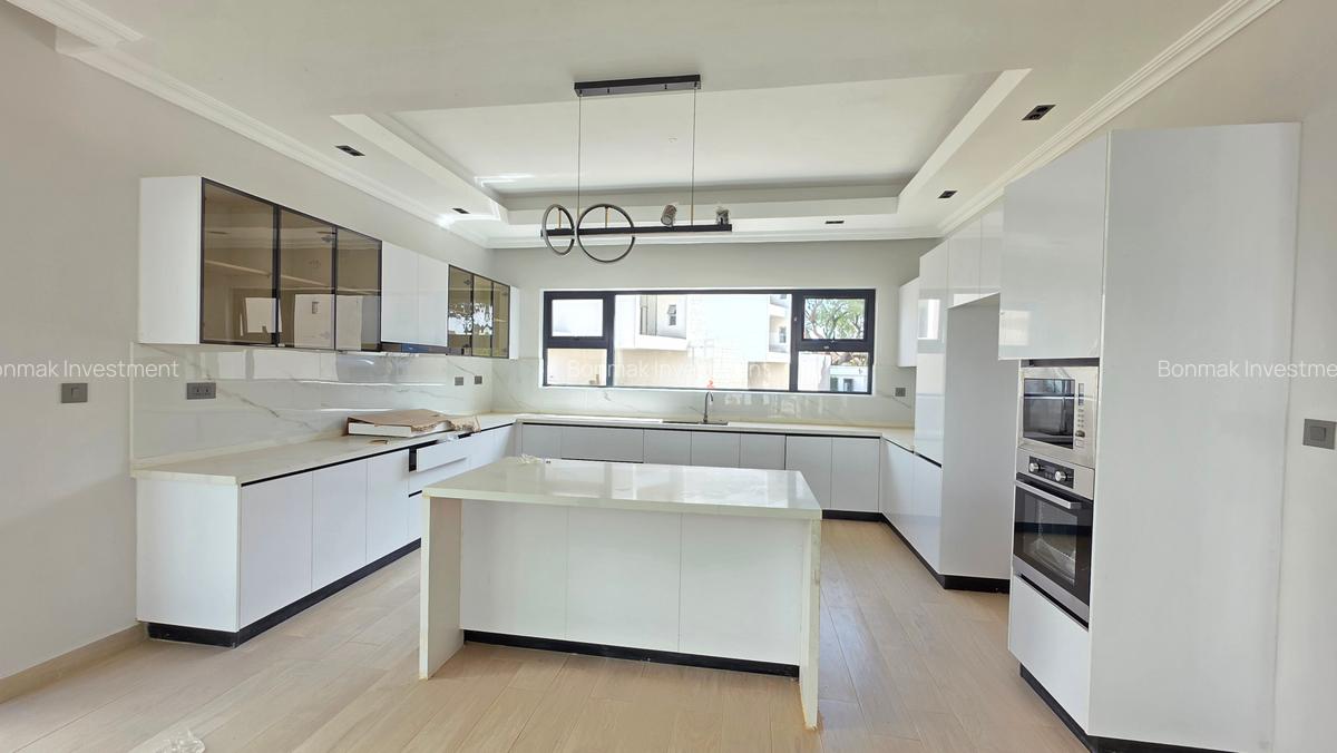 5 Bed Townhouse with En Suite at Lavington Green - 15