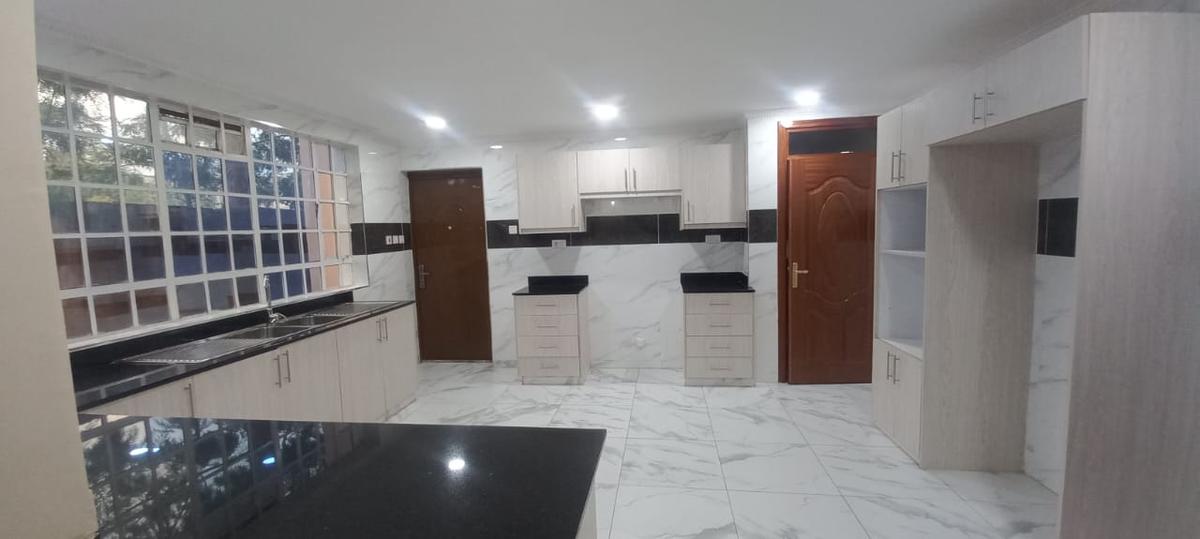 5 Bed Townhouse with En Suite at Lavington Green - 7