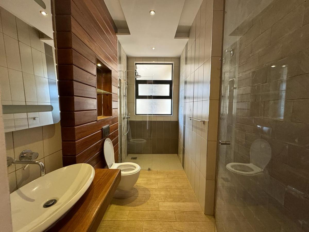 4 Bed Apartment with En Suite in General Mathenge - 16
