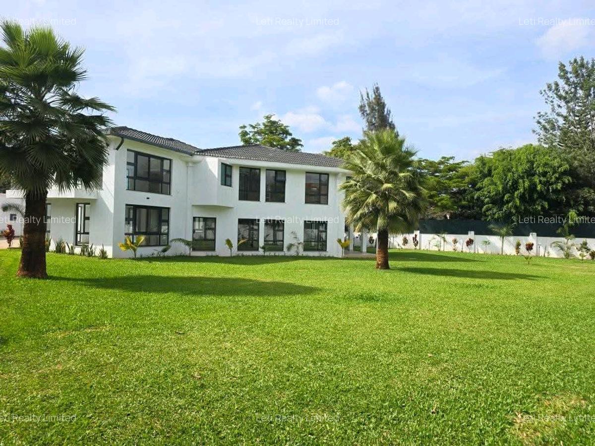 5 Bed House with En Suite in Runda - 1