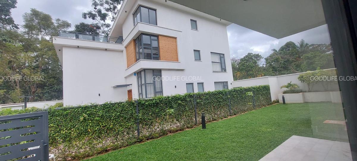 5 Bed Villa with En Suite at Lavington - 1