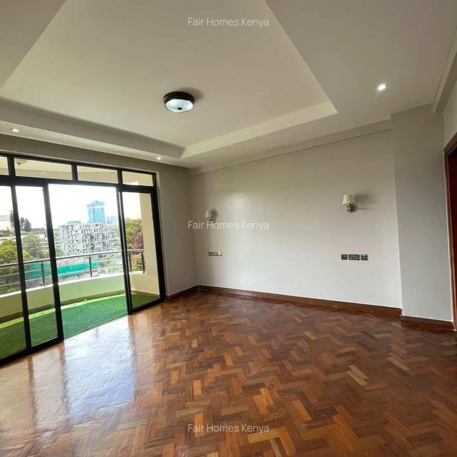 4 Bed Apartment with En Suite at Riverside Drive - 6