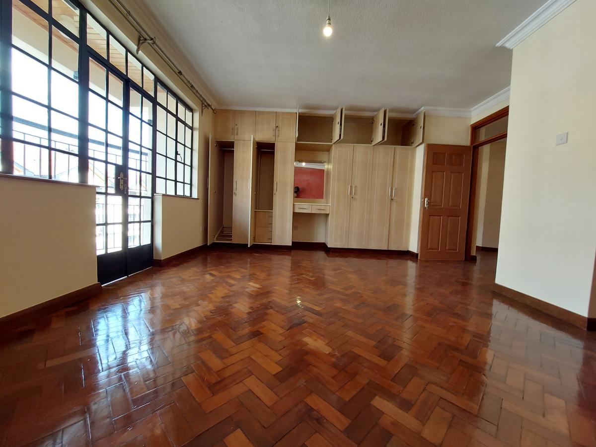 3 Bed Apartment with En Suite at Hundreds Streets - 9