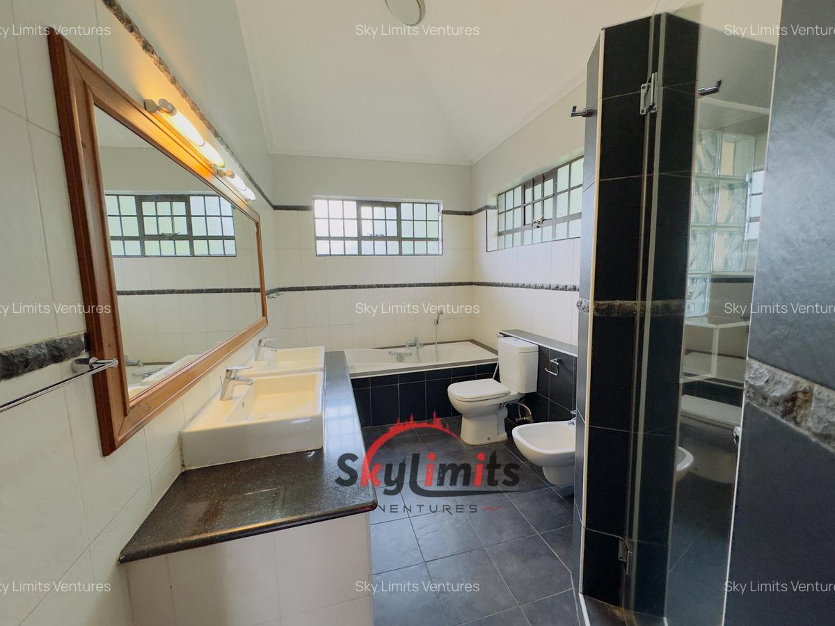 4 Bed Townhouse with En Suite at Peponi Rd - 14