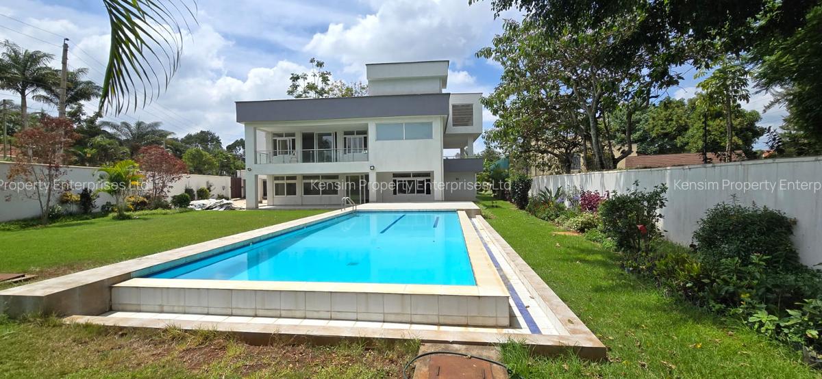 5 Bed House with En Suite in Runda - 1