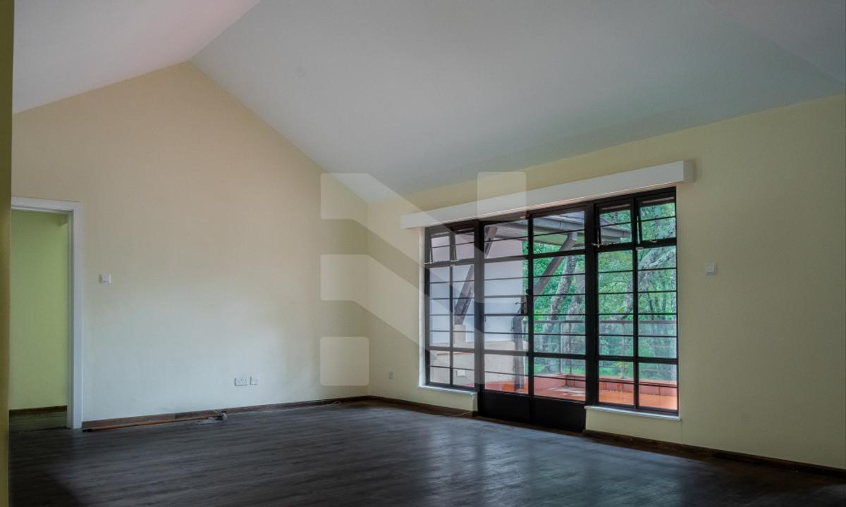 5 Bed Villa with En Suite in Rosslyn - 5