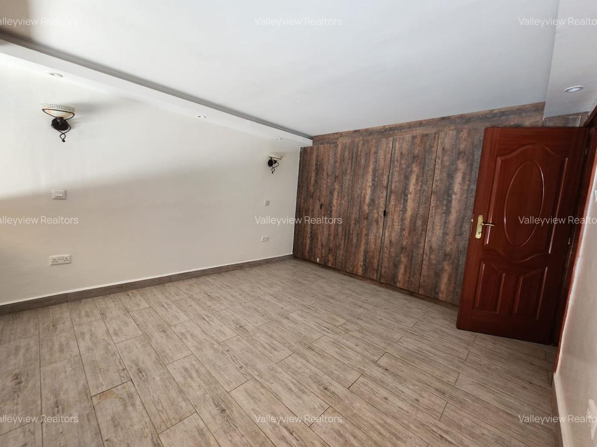 3 Bed Townhouse with En Suite at Riverside - 14