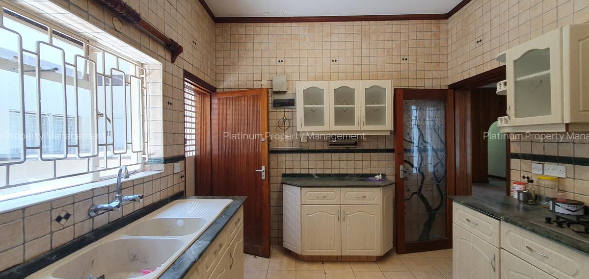 4 Bed Apartment with En Suite in Parklands - 7