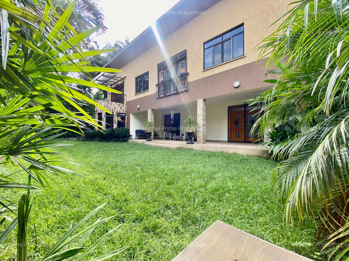 5 Bed Villa with En Suite in Kyuna - 4
