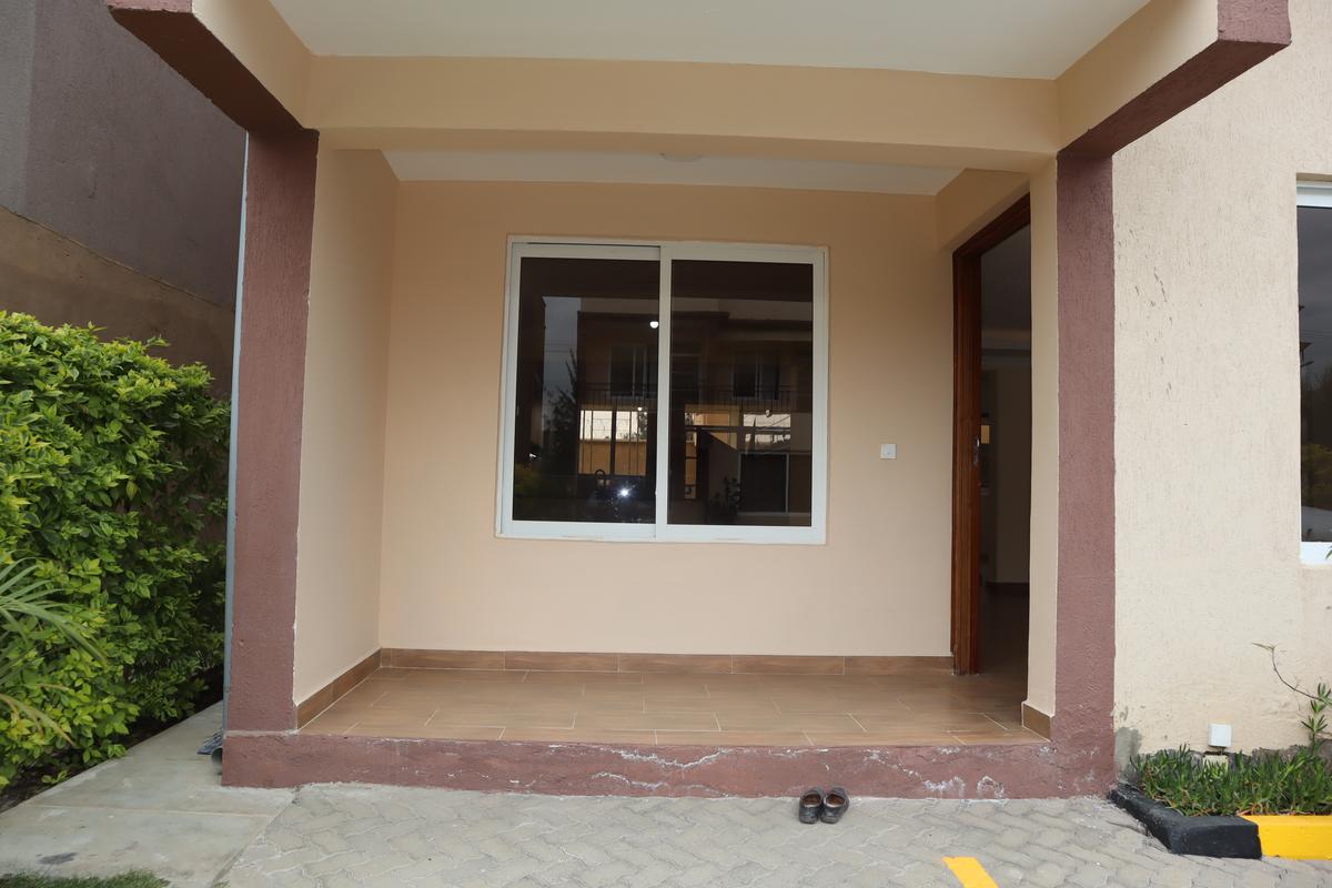 4 Bed Villa with En Suite at Near Gateway Mall - 5