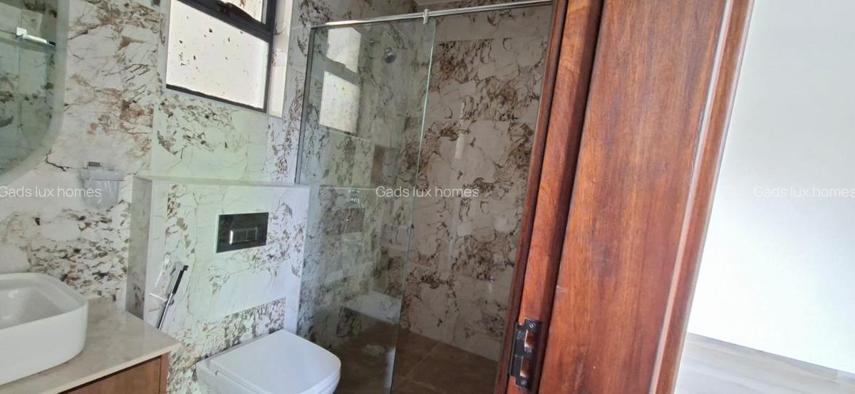 2 Bed Apartment with En Suite at Brookside - 5