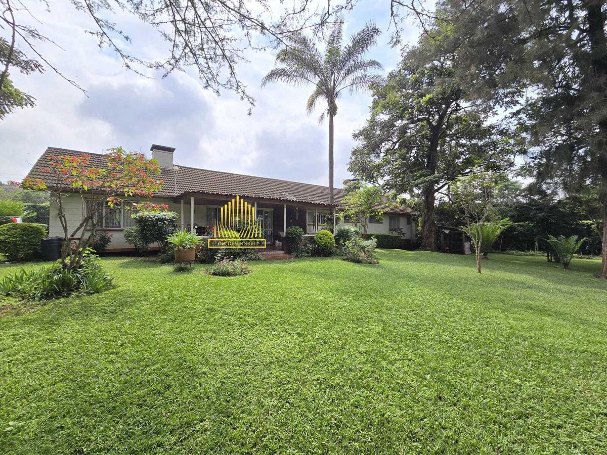 4 Bed House with En Suite in Lavington - 1