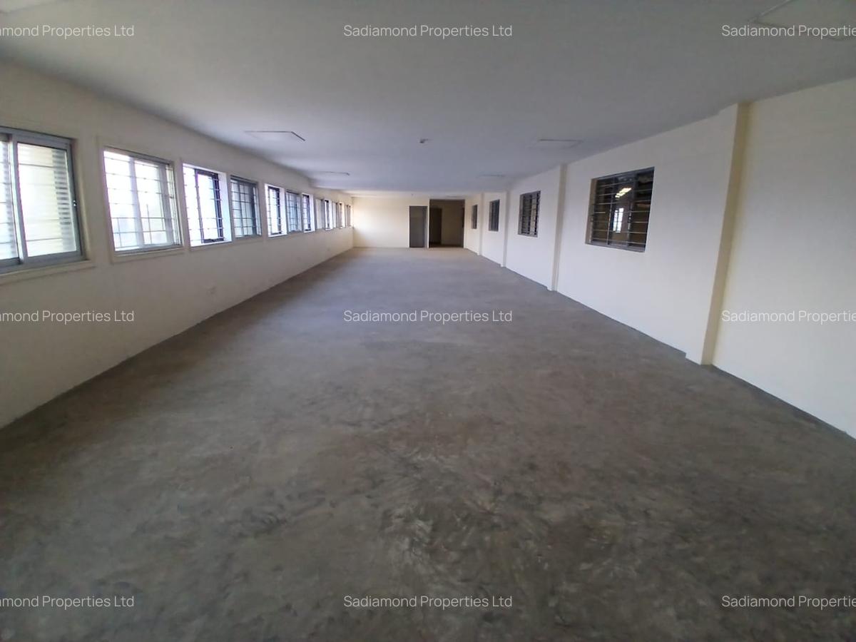 8,500 ft² Warehouse with Parking at Cabanas - 2