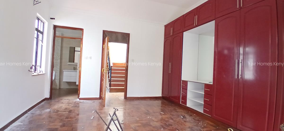 4 Bed Townhouse with En Suite at Valley Arcade - 10