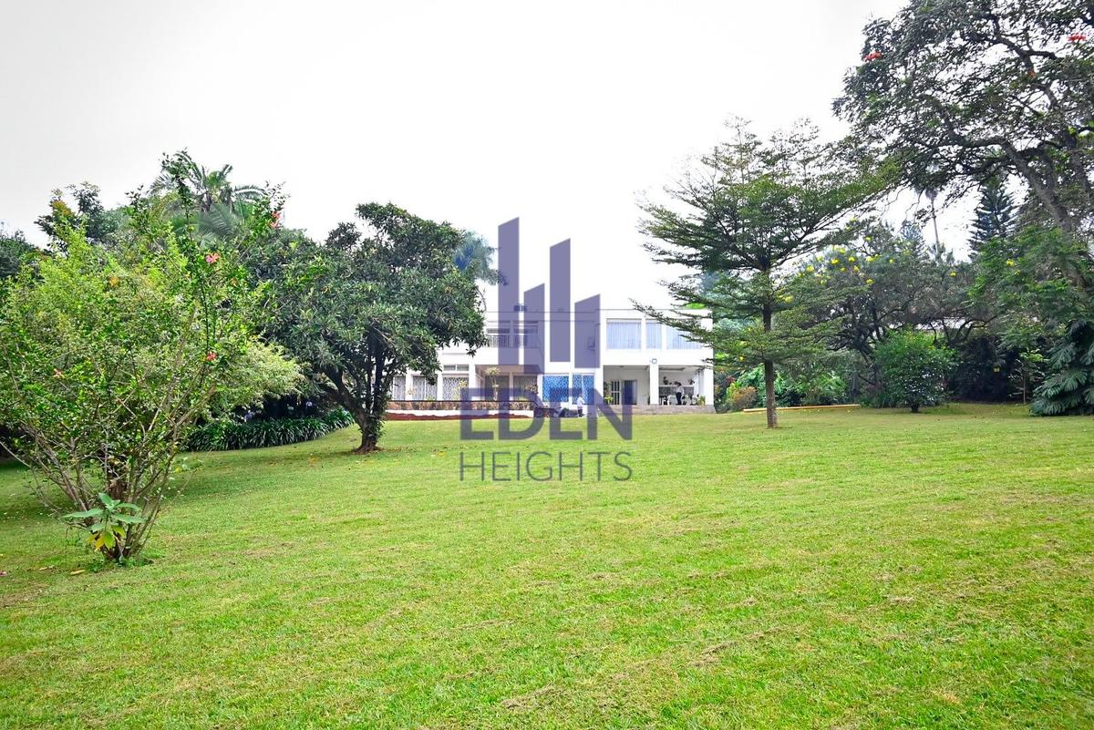 6 Bed House with En Suite in Lavington - 1