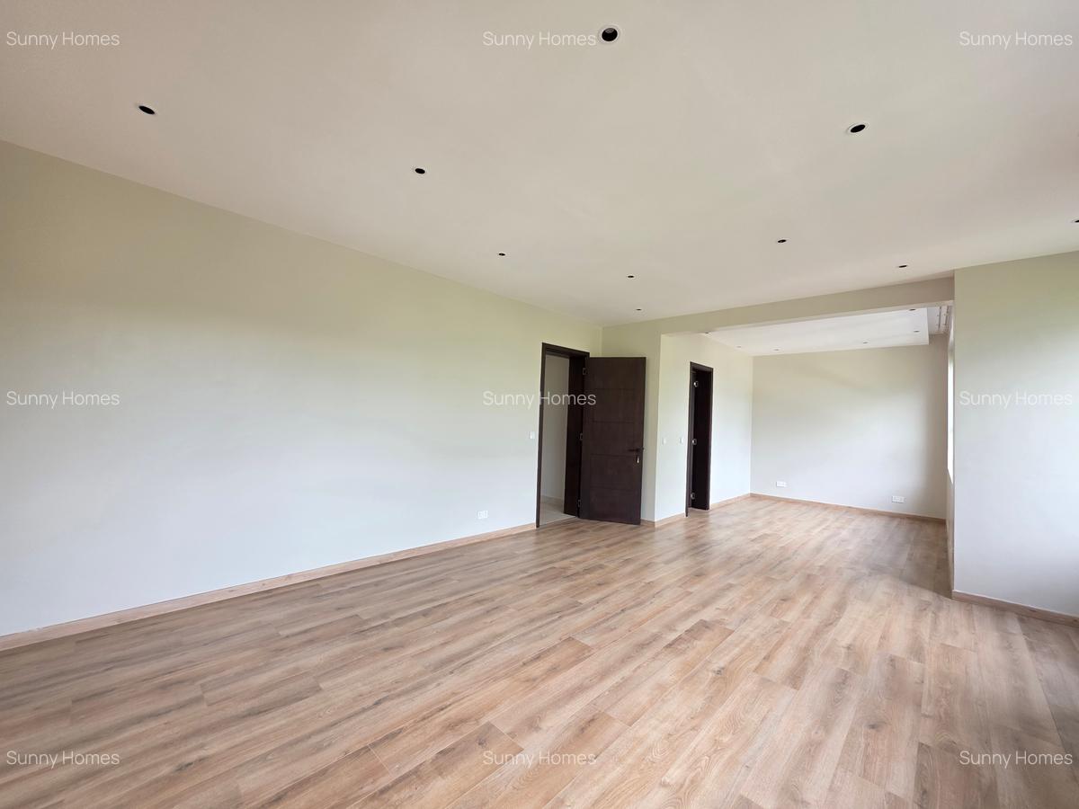 5 Bed Townhouse with En Suite at Lavington Green - 8