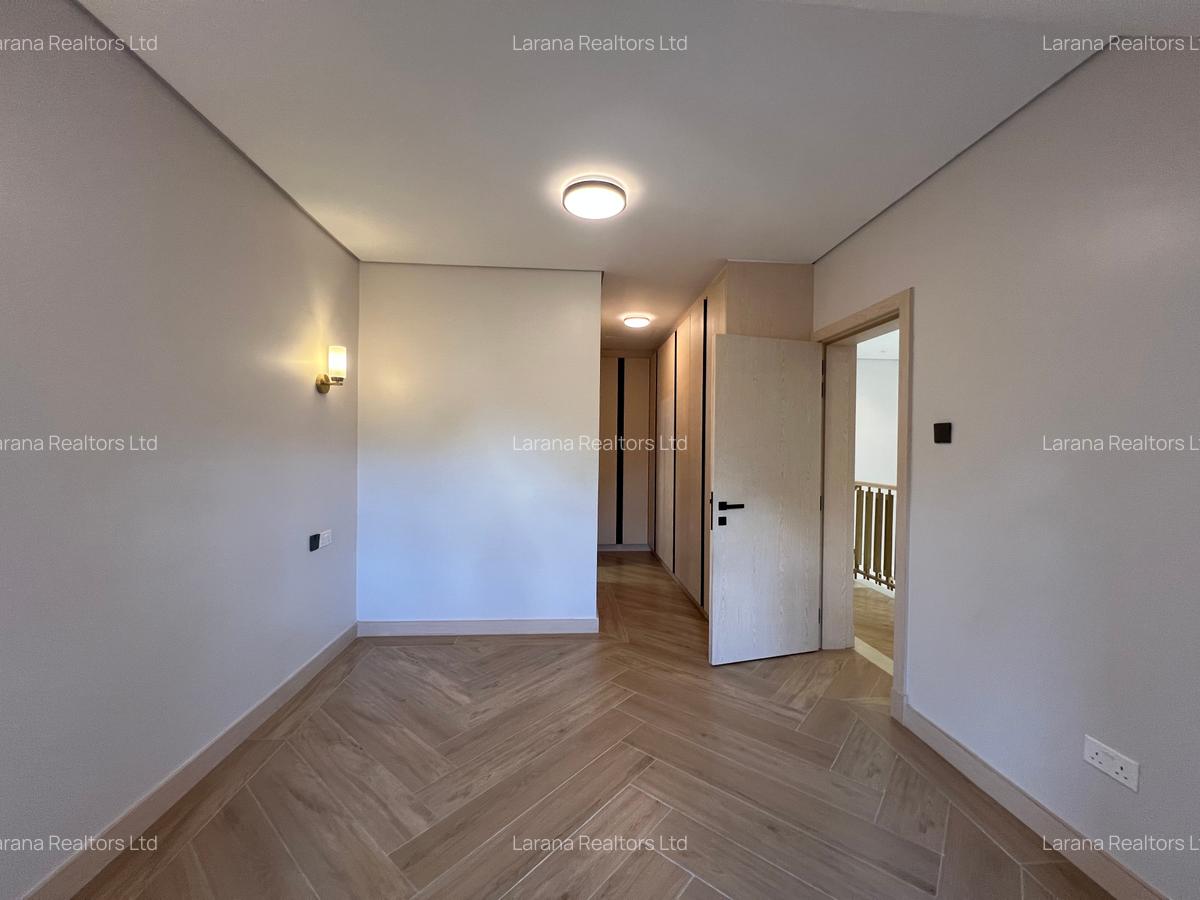 7 Bed Townhouse with En Suite at Covent Dr - 7