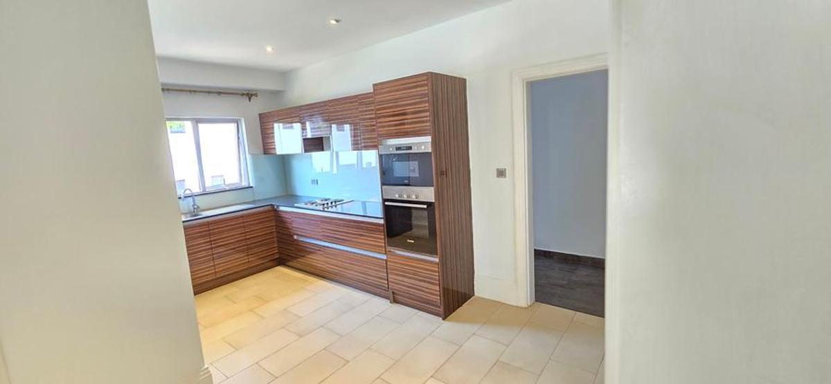 3 Bed Apartment with En Suite in Westlands Area - 11