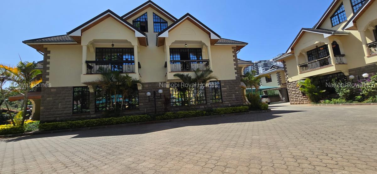 5 Bed Townhouse with En Suite at Lavington Road - 1