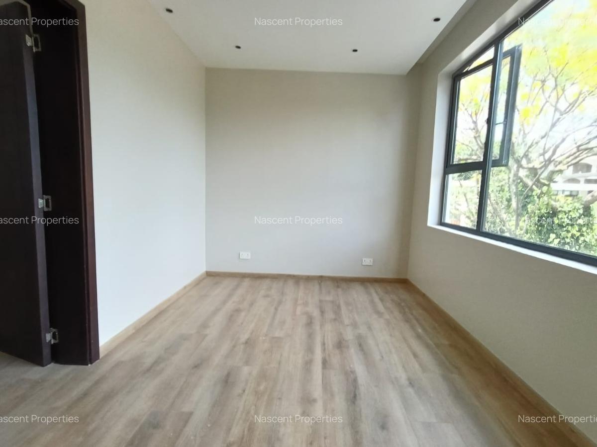 5 Bed Villa with En Suite in Lavington - 11