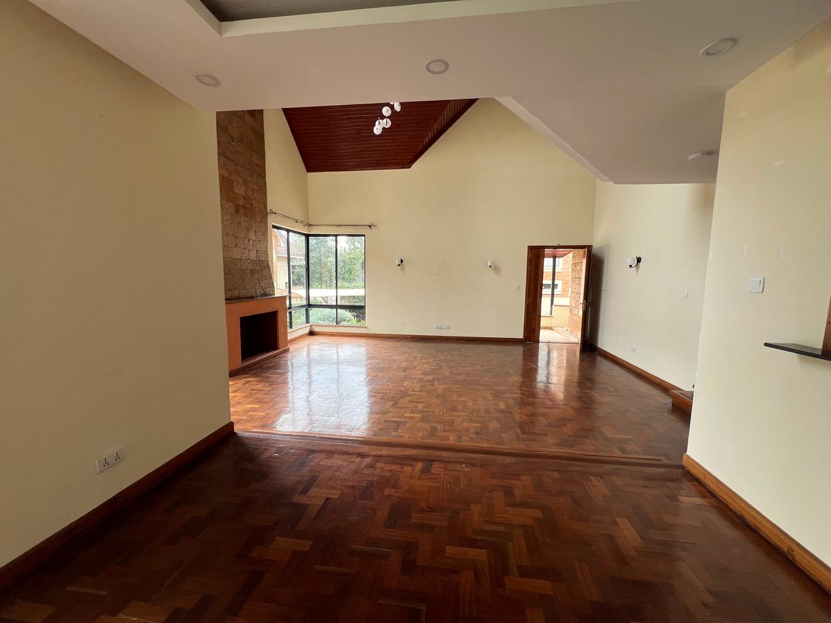5 Bed Townhouse with En Suite at Convent Drive - 2