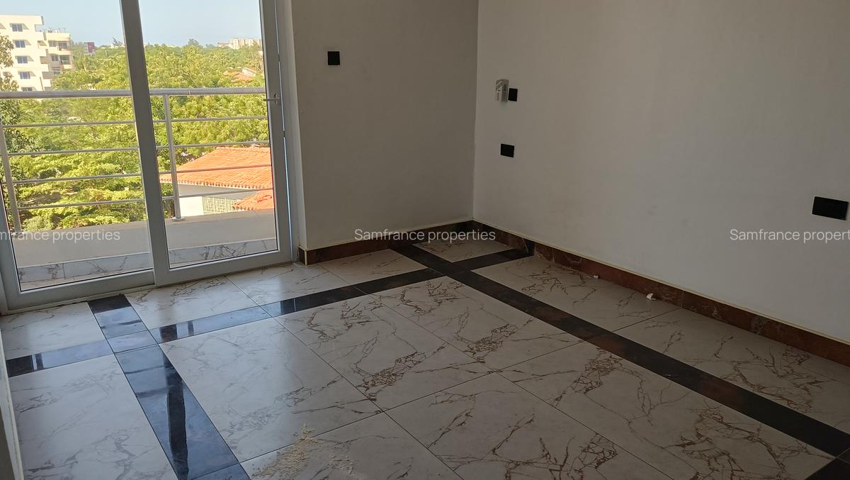 Serviced 3 Bed Apartment with En Suite at Beach Road - 12