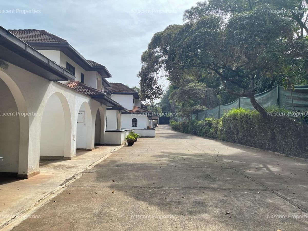 4 Bed Townhouse with En Suite in Riverside - 1