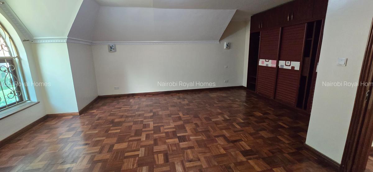 5 Bed Townhouse with En Suite at Lavington Green - 16