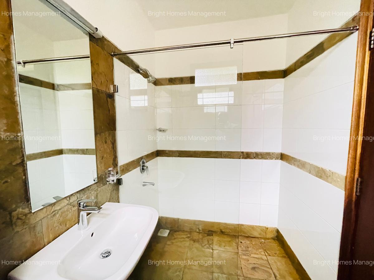 4 Bed Apartment with En Suite in Riverside - 11