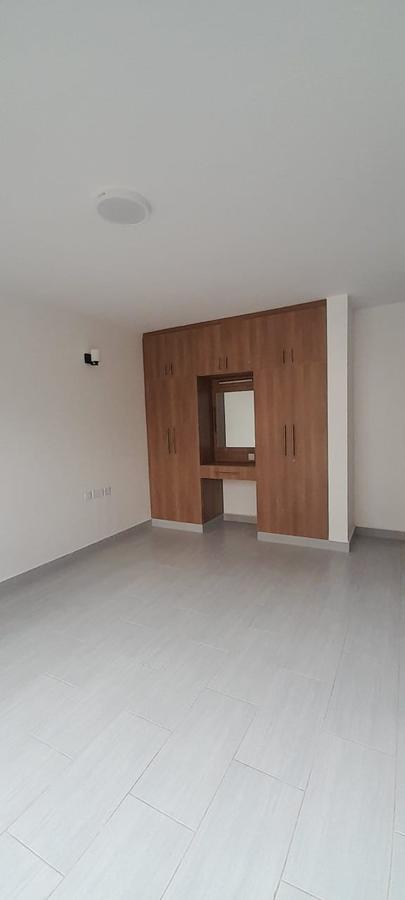 3 Bed Apartment with En Suite at Near Valley Arcade - 8