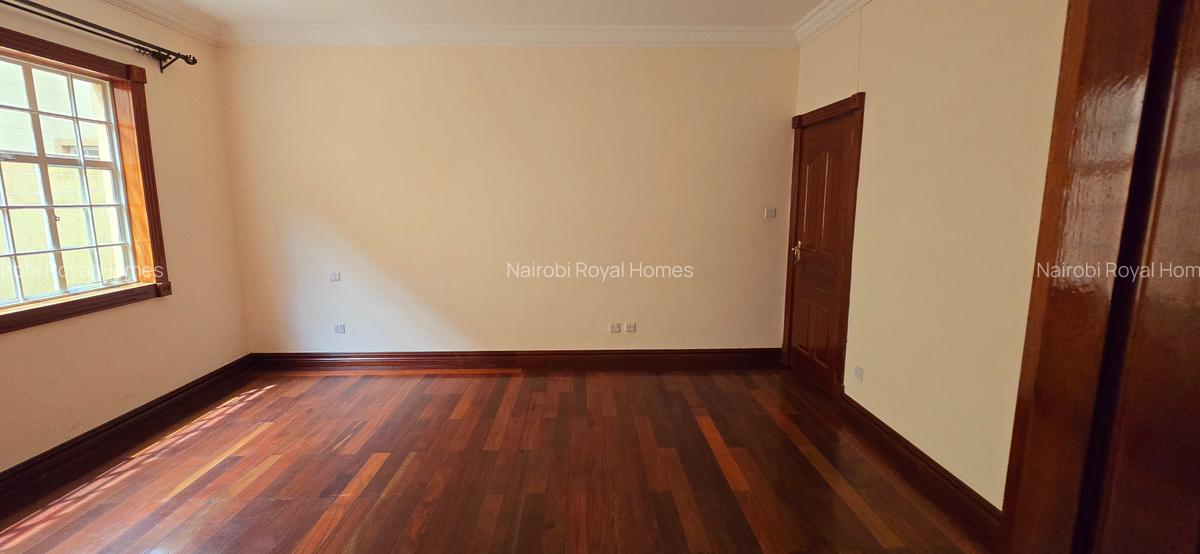 5 Bed Townhouse with En Suite at Lavington Green - 17