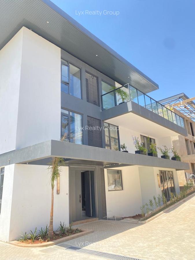 5 Bed Villa with En Suite in Lavington - 2