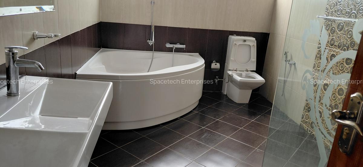 5 Bed Townhouse with En Suite in Westlands Area - 13