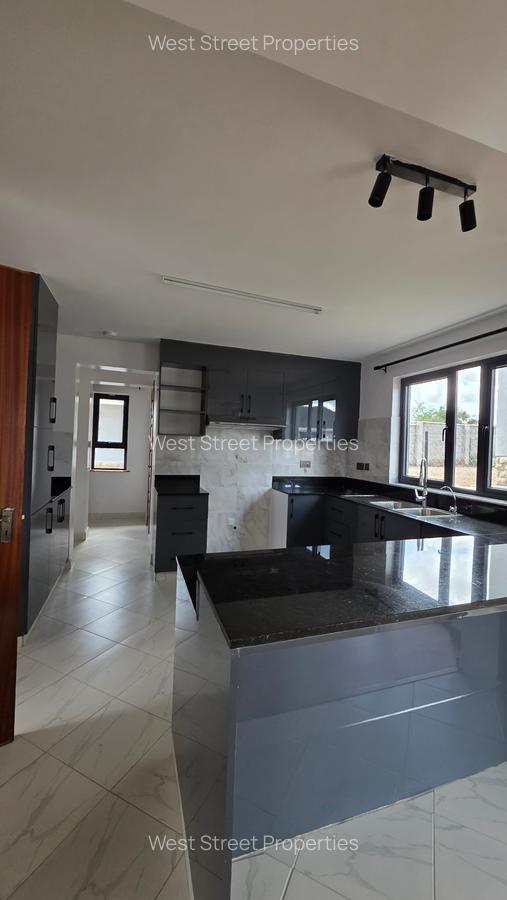 4 Bed Townhouse with En Suite at Arthiriver - 2