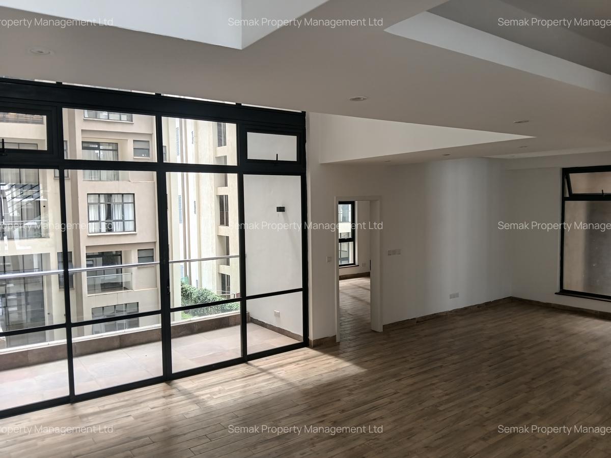 3 Bed Apartment with En Suite in Riverside - 3