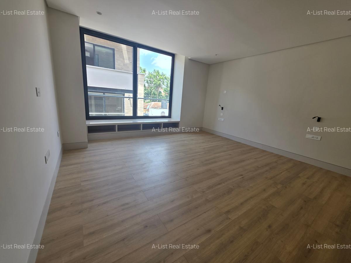 5 Bed Villa with En Suite at Grevilia Grove - 8