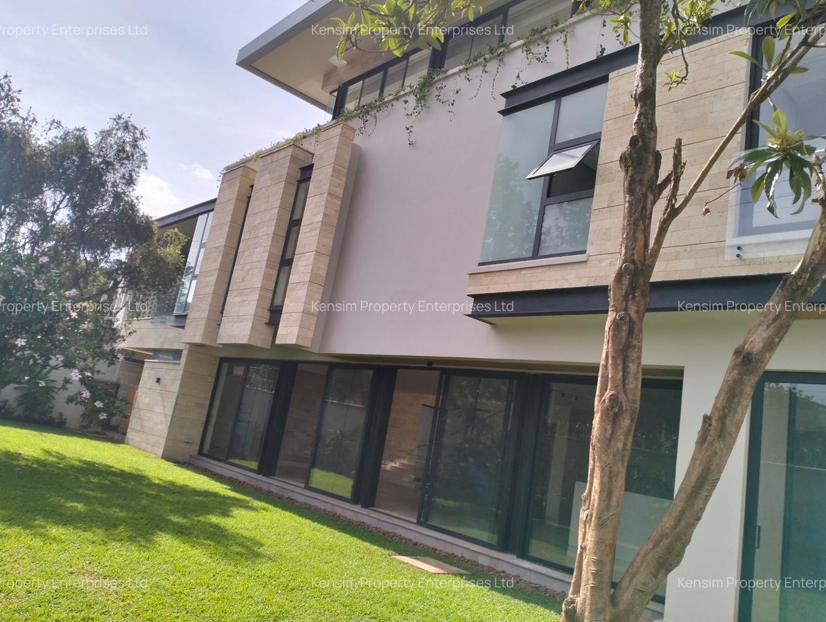 5 Bed Townhouse with En Suite in Brookside - 8