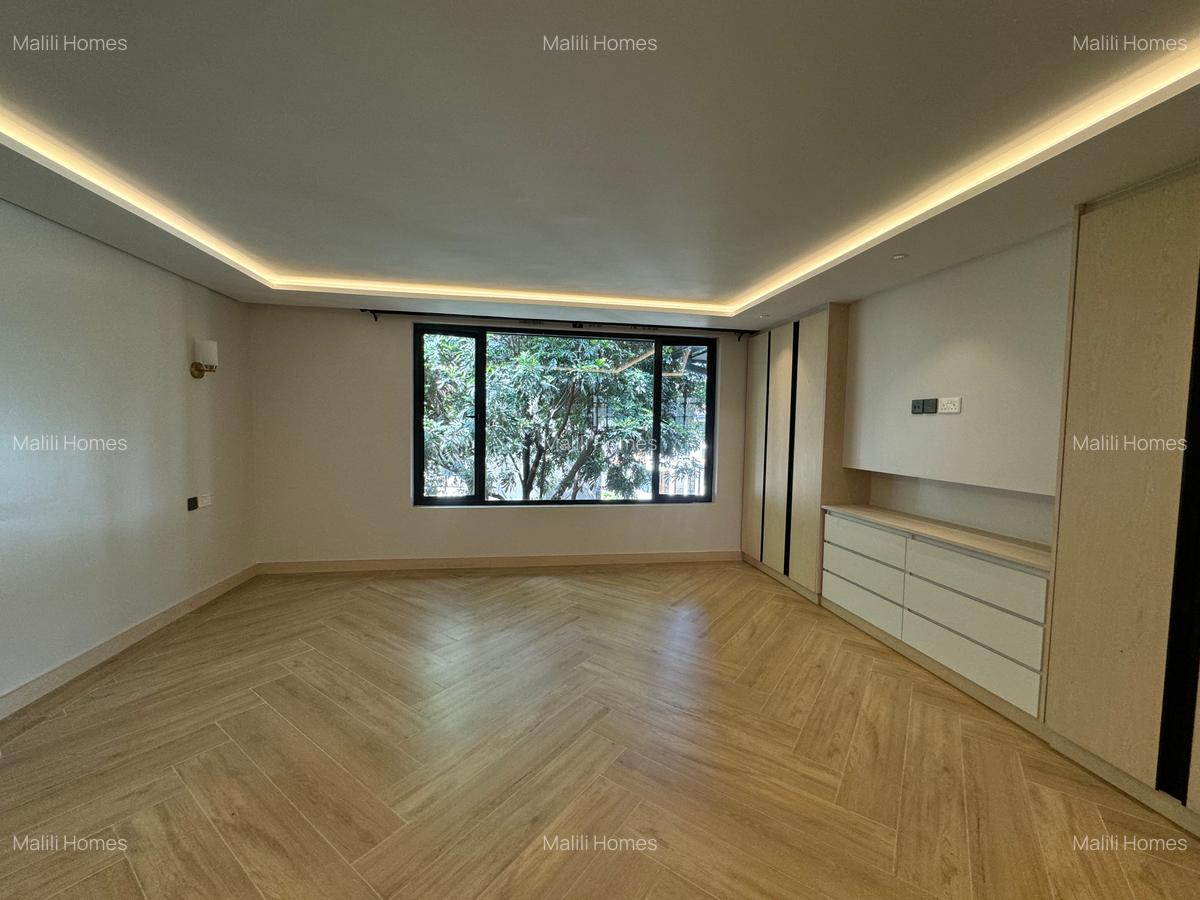 7 Bed Villa with En Suite in Lavington - 10