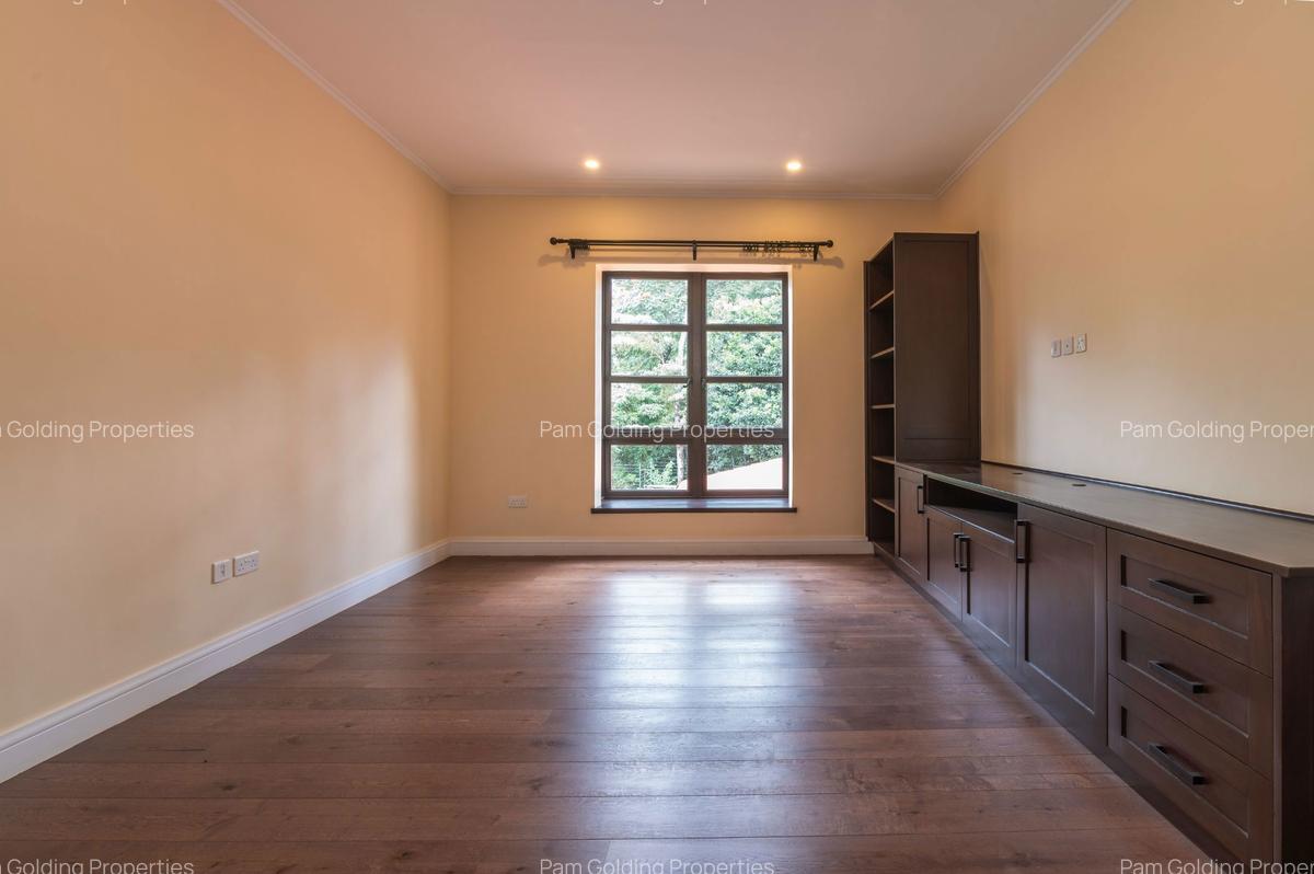 5 Bed House with En Suite in Karen - 11