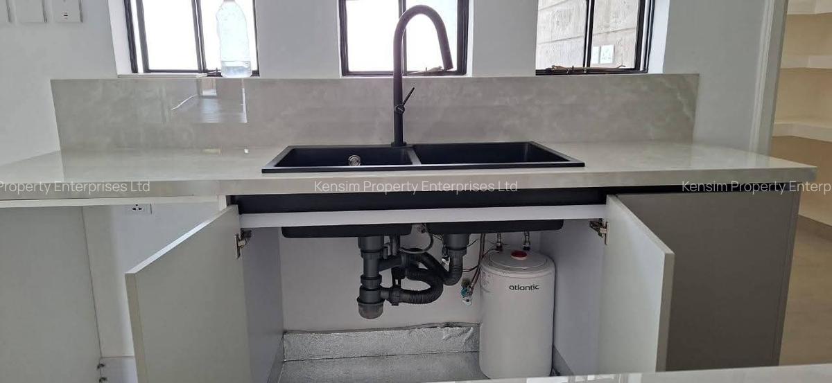 4 Bed Townhouse with En Suite in Brookside - 8