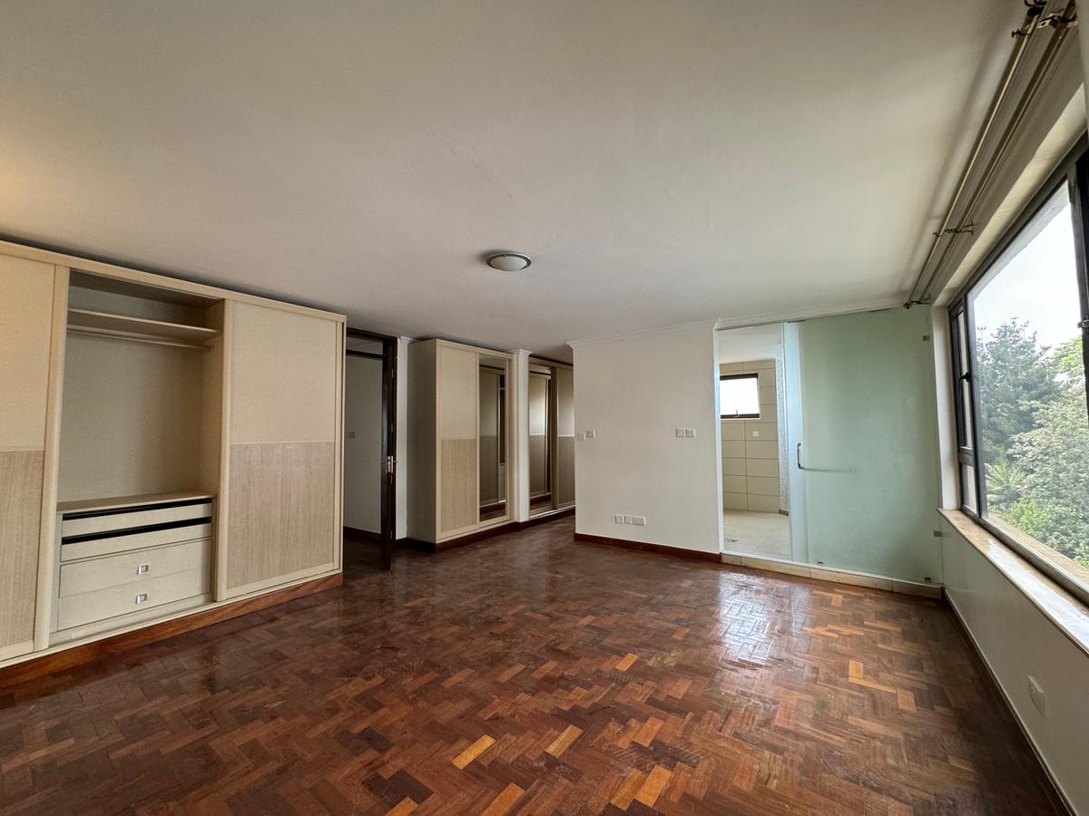 3 Bed Apartment with En Suite in Riverside - 8