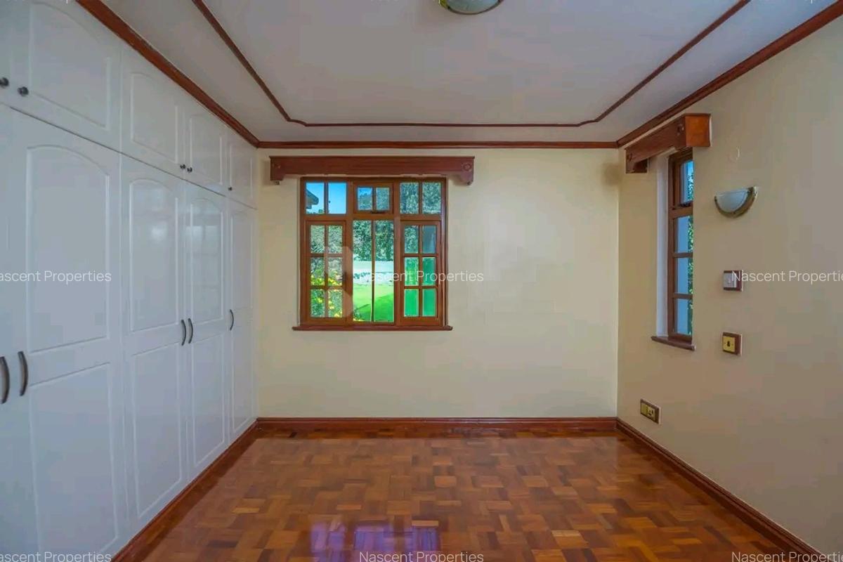 4 Bed Townhouse with En Suite in Lavington - 19