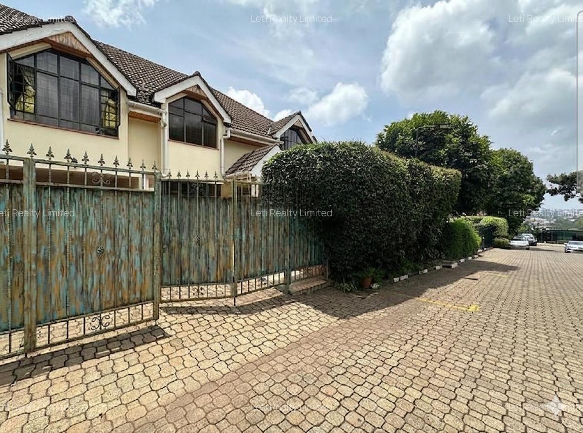5 Bed Townhouse with En Suite in Lavington - 1