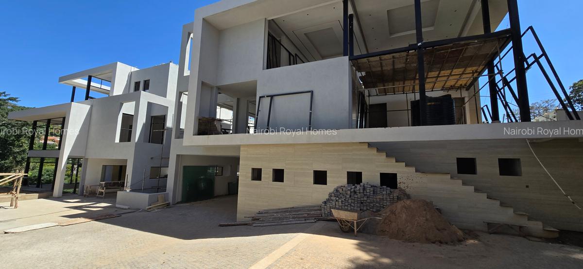 6 Bed Townhouse with En Suite at Lavington Green - 2